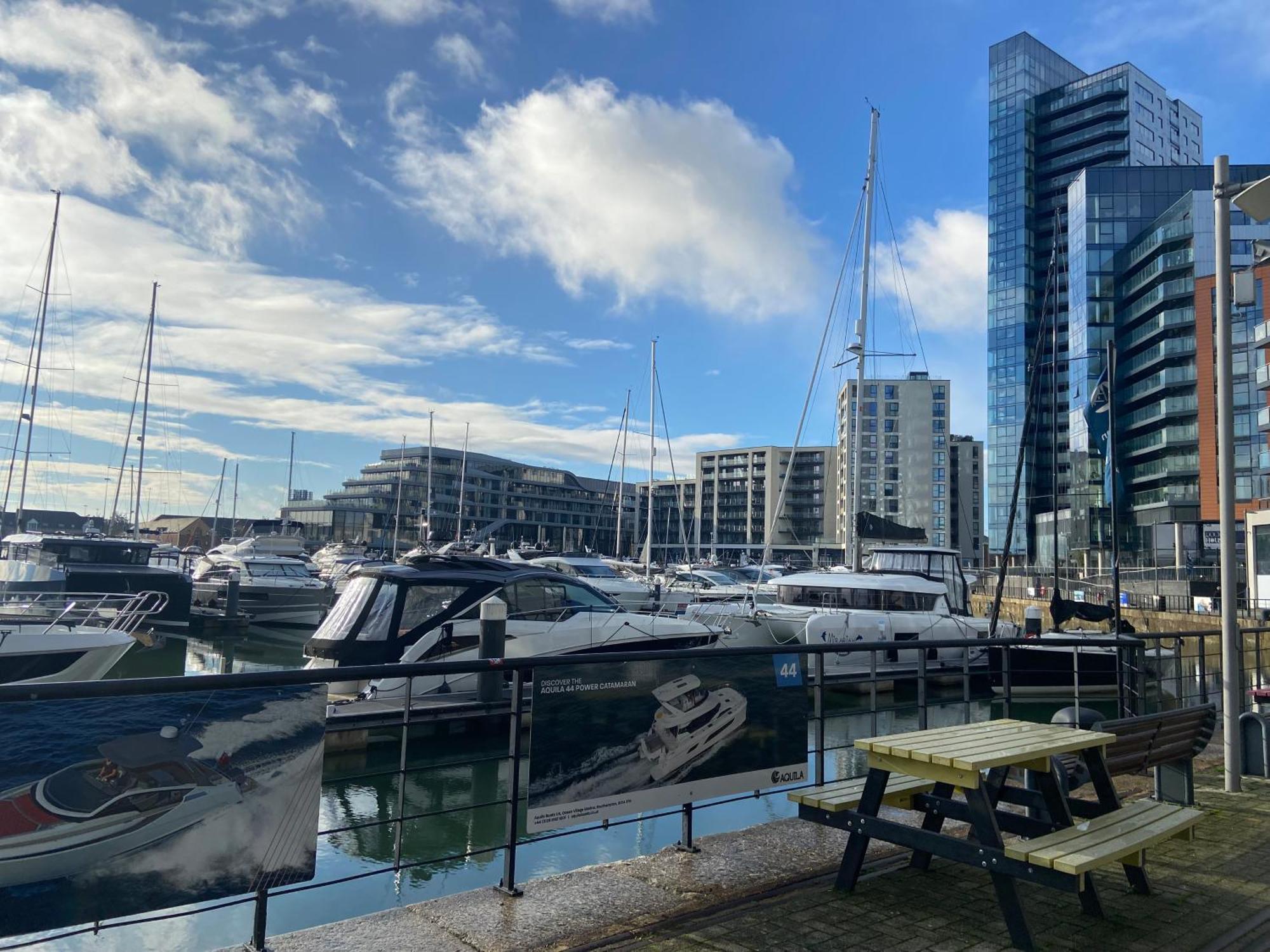 2 Bedroom Near Ocean Village Marina Port Apartment Southampton Exterior foto
