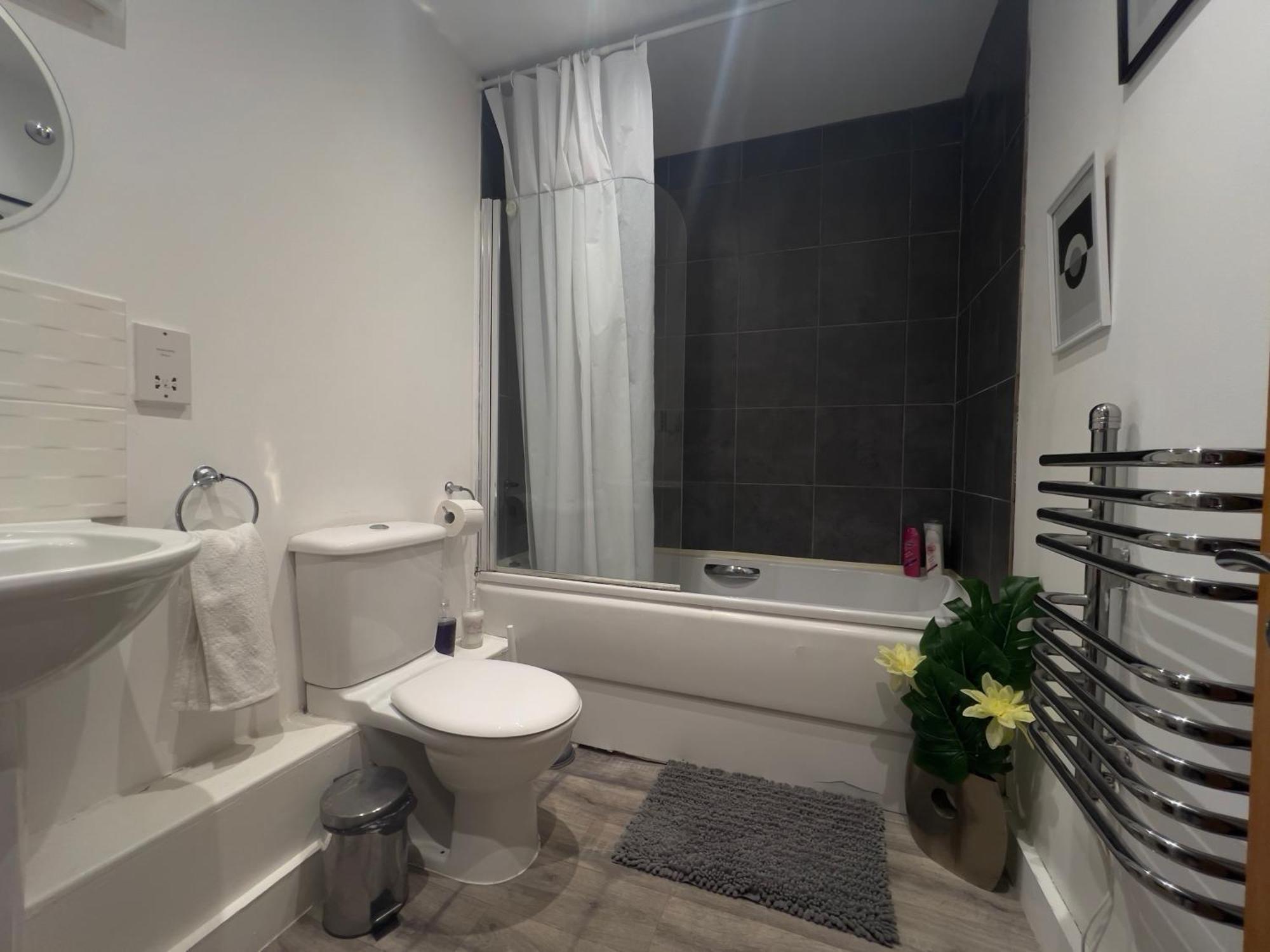 2 Bedroom Near Ocean Village Marina Port Apartment Southampton Exterior foto
